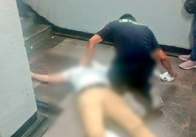 Asesinan a balazos a hombre en estación del Metro de la CDMX; hay 2 detenidos