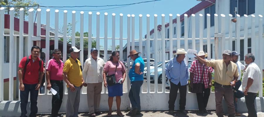 Protestan campesinos de Huimanguillo en la SICT, piden indemnización por daños