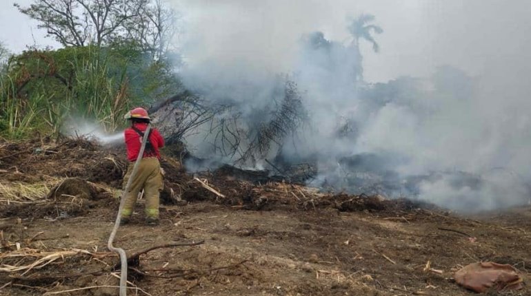 Admiten falta de personal y materiales para atender incendios en Tabasco