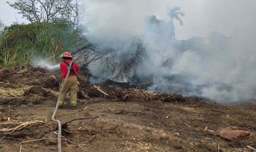 Admiten falta de personal y materiales para atender incendios en Tabasco