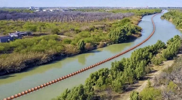 Empresario demanda a Gobierno de Texas por muro flotante de boyas en río Bravo