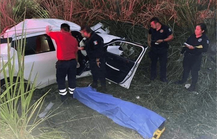 Dos muertos y un herido deja volcadura de automóvil en La Isla – Cunduacán