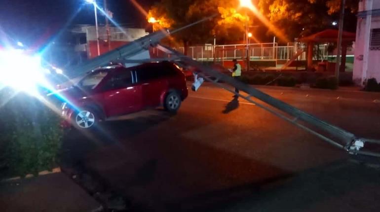 ¡Alcohol lo domina! Camioneta choca base del C4 en 27 de Febrero