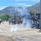 Con toma de rehenes y vehículo "rino", manifestantes provocan caos en Chilpancingo, Guerrero