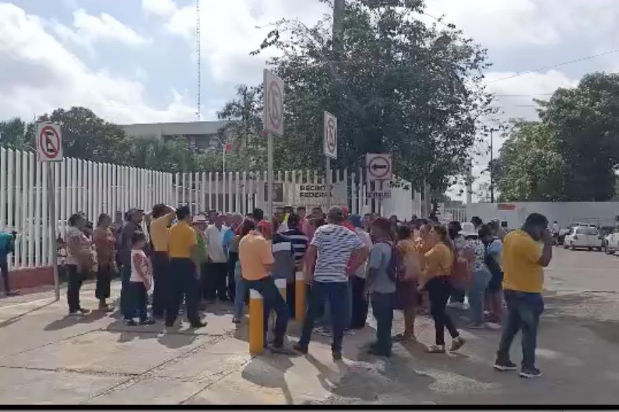 Habitantes de La Isla protestan en Bienestar federal para pedir transparencia en entrega de apoyos