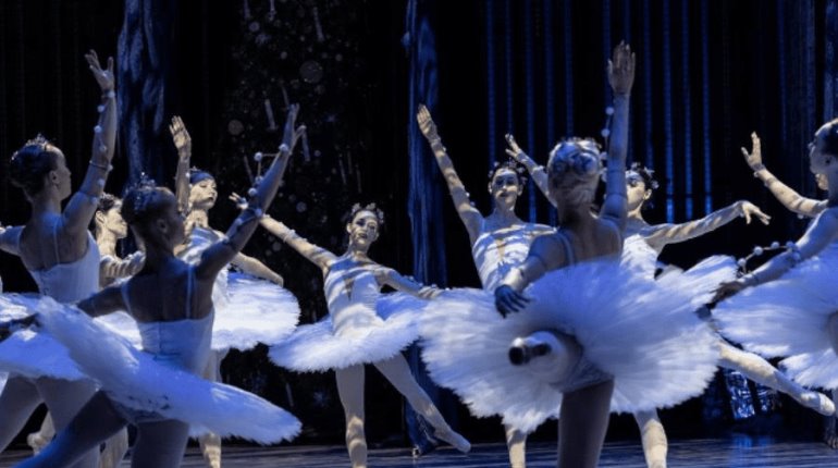 Royal Ballet de Ucrania abre otra función de El lago de los cisnes en Villahermosa