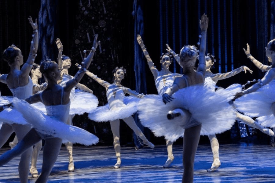 Royal Ballet de Ucrania abre otra función de El lago de los cisnes en Villahermosa