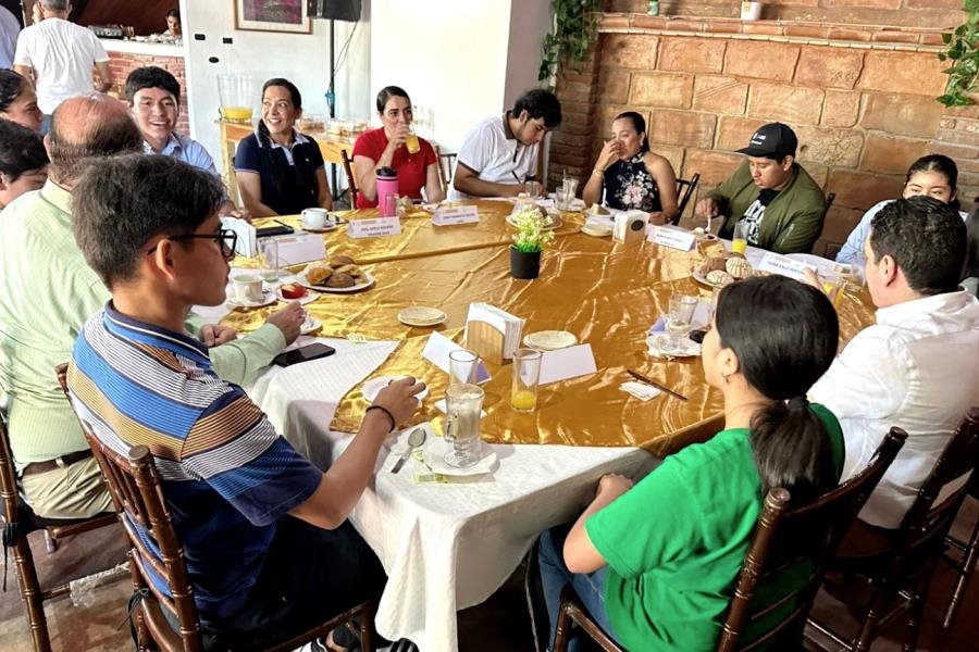 Cunduacán se reúne con jóvenes que han puesto en alto al municipio en educación y el deporte