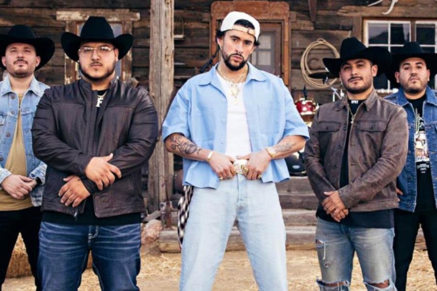 Agradece AMLO a Grupo Frontera y Bad Bunny permitir reproducir su canción en mañanera