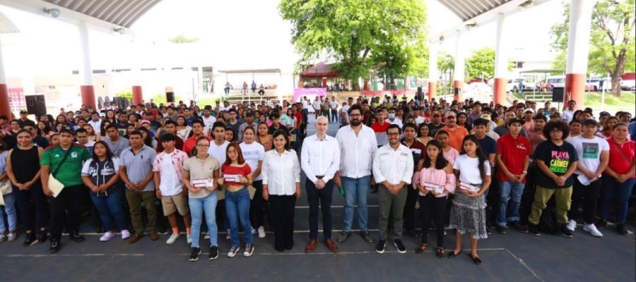 Entregan tarjetas a 5 mil beneficiarios de ´Jóvenes construyendo el futuro´ en Tabasco