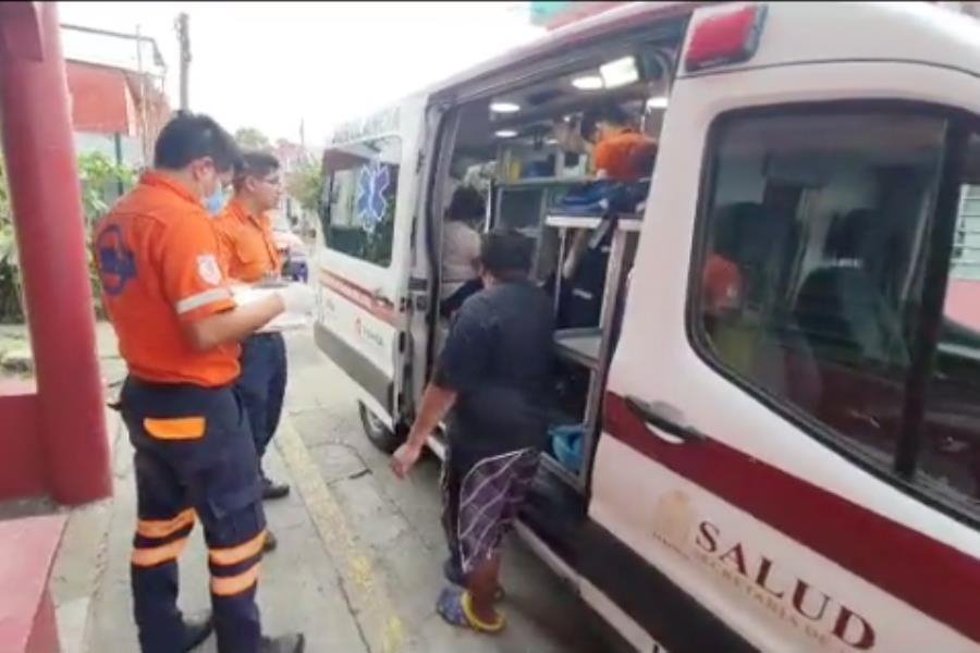 Joven sufre fuerte caída tras convulsionar en el puente Grijalva I