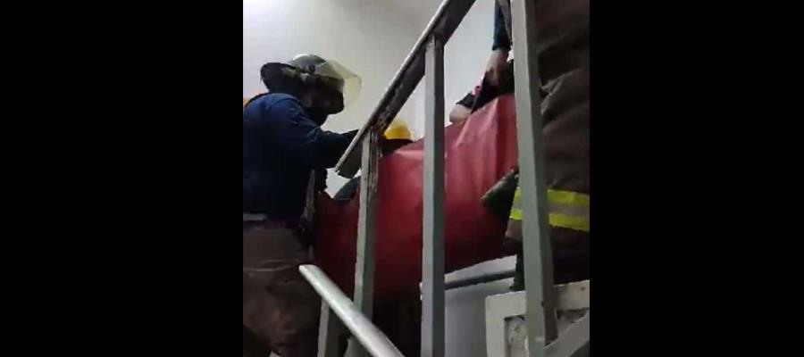 Por fallas en elevadores, bomberos ayudan a mover pacientes en ISSSTE de Sonora