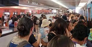 ¡Una vez más! Desalojan a pasajeros de la Línea 3 del Metro por presencia de humo