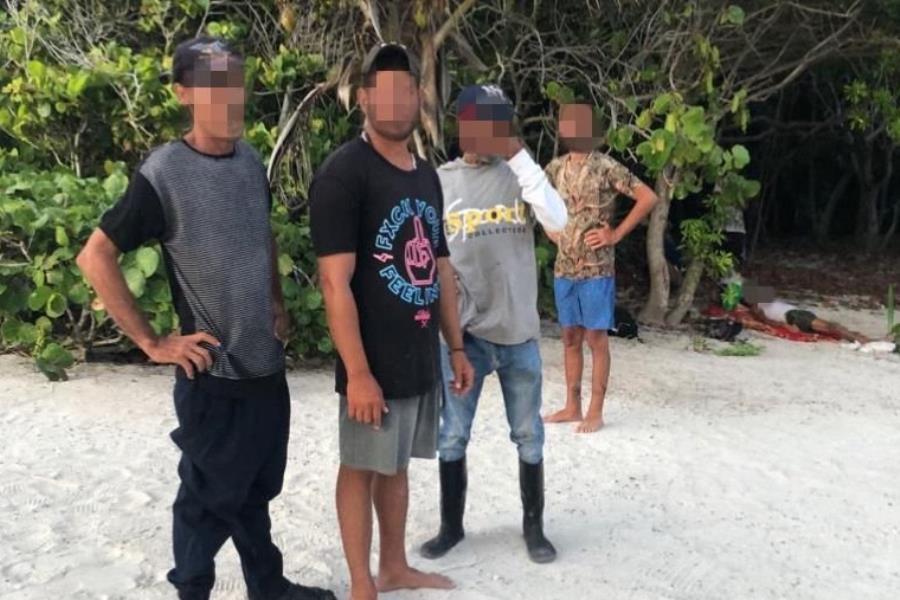 Rescatan a balseros cubanos en costas de Tulum