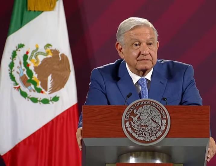 AMLO acatará "bajo protesta" medidas del INE sobre Xóchitl