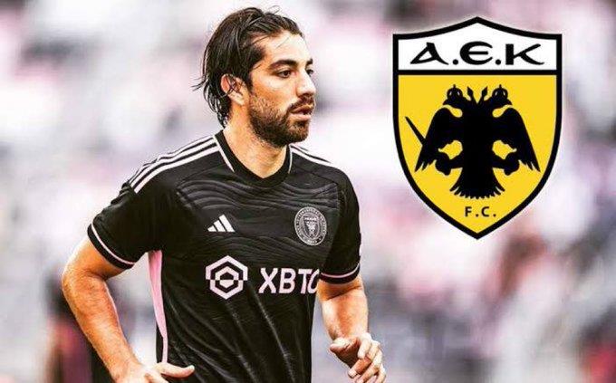 Pizarro llega a Grecia para firmar contrato con el AEK Atenas