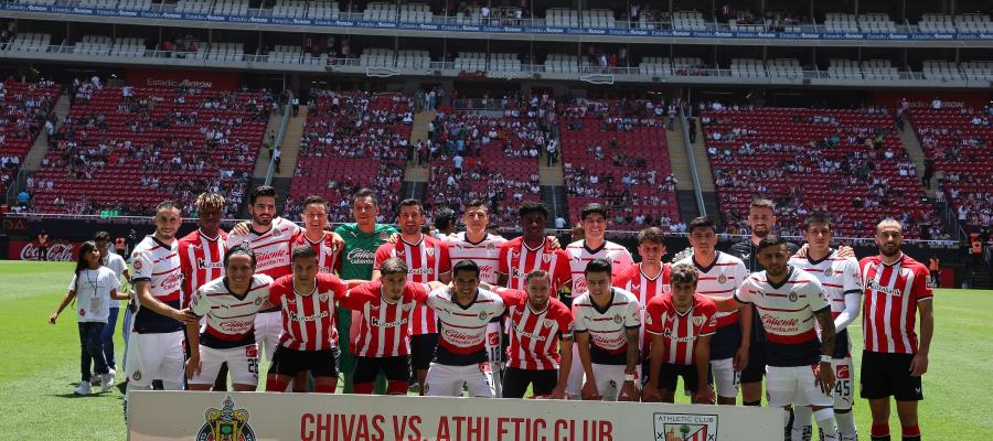 Erick Gutiérrez debuta con Chivas en victoria sobre el Athletic Club y ganan el Trofeo Árbol de Gernika