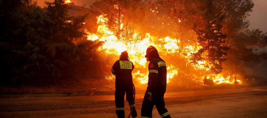 Incendios en Grecia provocan evacuaciones en zonas costeras