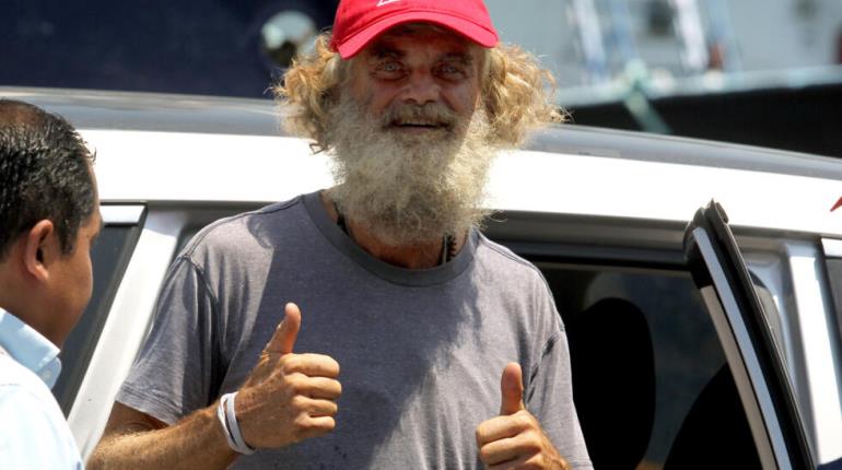 ¡Pisa tierra firme! Náufrago australiano llega al puerto de Manzanillo, Colima