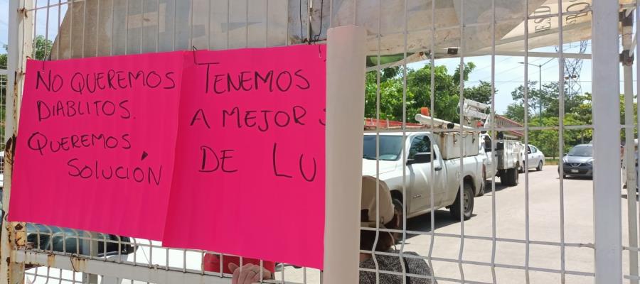 Retienen por horas a trabajadores de CFE en residencial Los Bosques