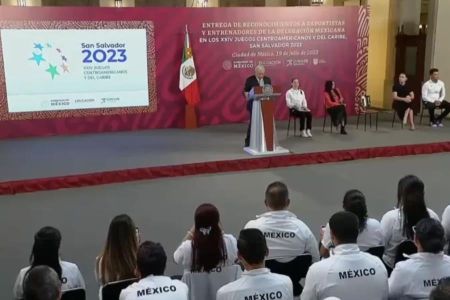 AMLO entrega reconocimientos a atletas de Juegos Centroamericanos y del Caribe 2023