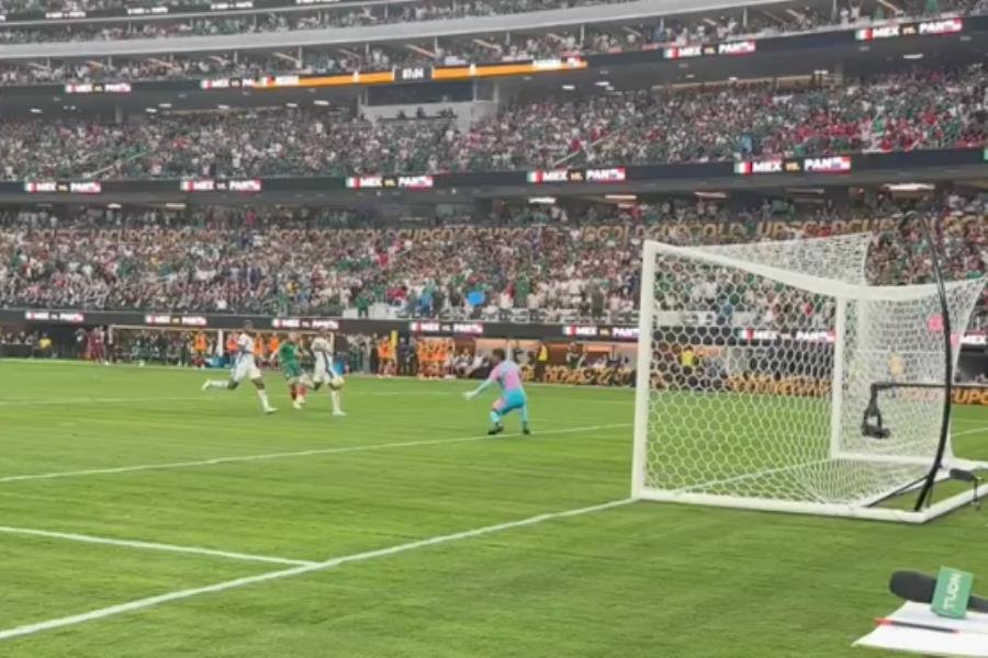 Revelan reacción de familia de Santi Giménez en el gol del campeonato de Copa Oro