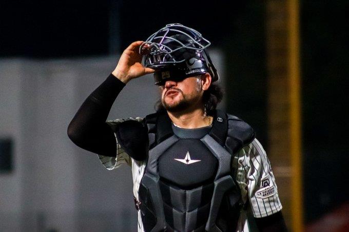 Catcher de Olmecas José Félix sufre fractura de dedo y estará fuera 4 semanas