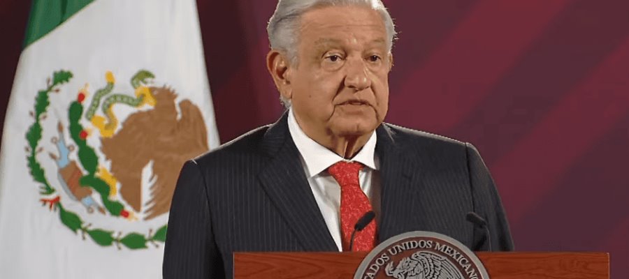 Obrador advierte que no se "cansará" de poner video de Fox en La Mañanera