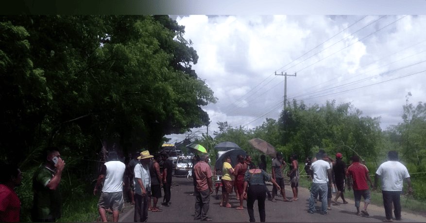 Tras 5 días sin luz, habitantes de Villa Vicente Guerrero cierran la Santa Cruz-Paraíso