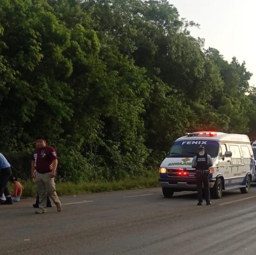 Muere niño tras accidente de autobús de pasajeros en Bacalar; hay 20 heridos