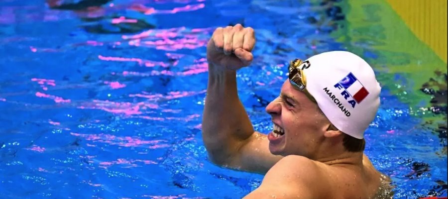 El francés Leon Marchand destroza récord de Michael Phelps