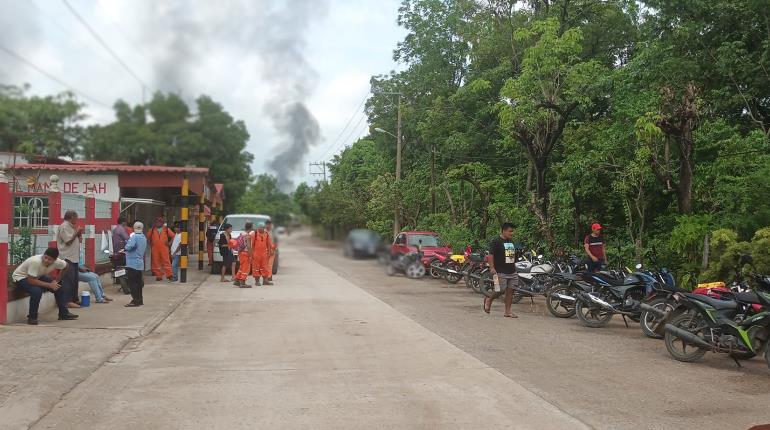 Por obras carreteras, bloquean la Cactus-Boca Limón en Reforma, Chiapas