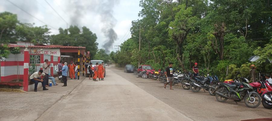 Por obras carreteras, bloquean la Cactus-Boca Limón en Reforma, Chiapas