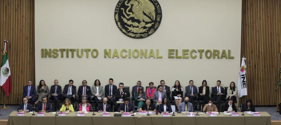 ¡En privado! Se reúnen consejeros del INE y 32 gobernadores