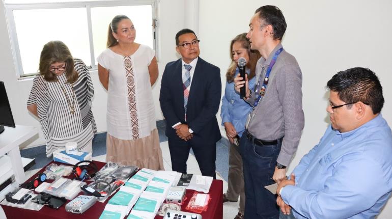 Iglesia dona equipo de electromiografía para fortalecer servicios del CREE