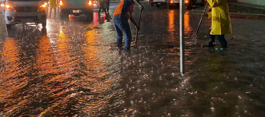 Fuertes vientos, lluvias y granizo azotan a Hermosillo