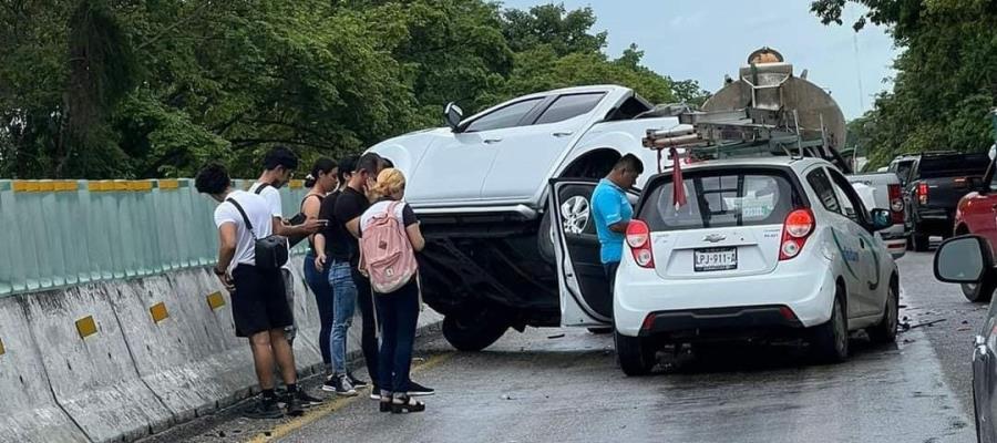 Lluvia provoca carambola en la Villahermosa-Macuspana 