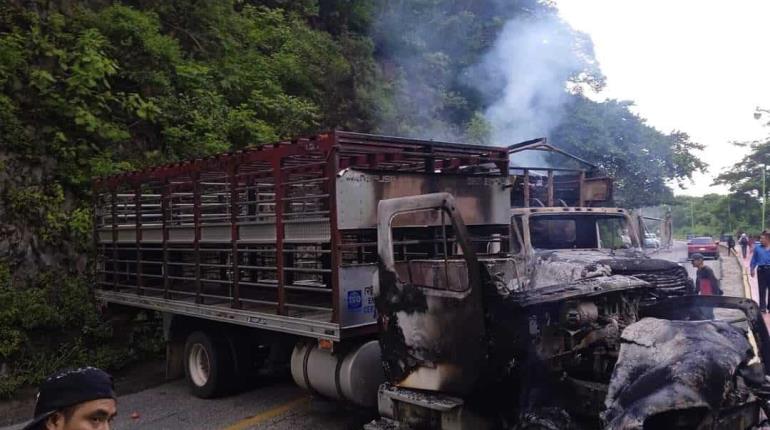 Grupo armado bloquea e incendia vehículos de carga en Sierra Madre de Chiapas