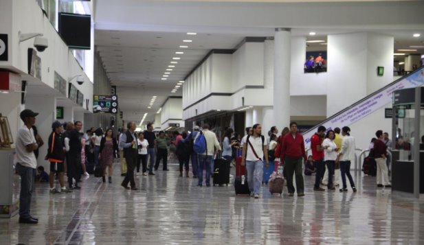 Se rompe panel de vidrio en el AICM y lesiona a 3 personas