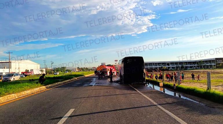 Se incendia en Villahermosa autobús de club infantil de futbol de Chiapas