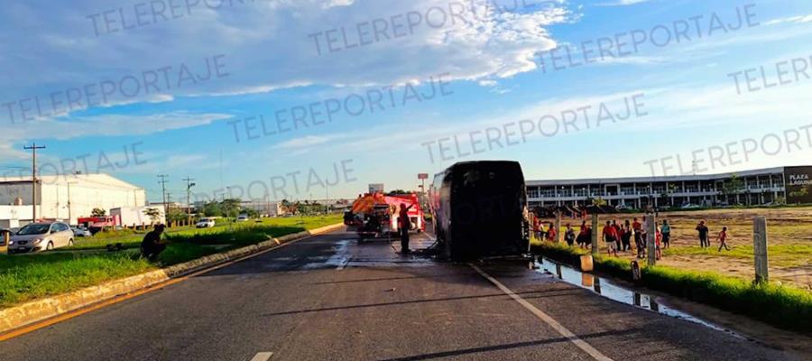 Se incendia en Villahermosa autobús de club infantil de futbol de Chiapas