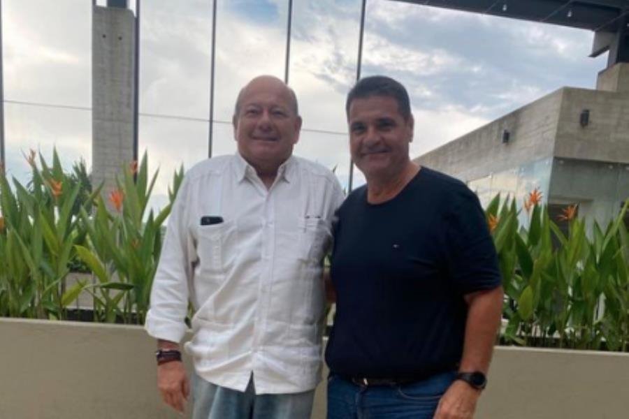 Se reúne Raúl Ojeda con Héctor Peralta Grappin para "intercambiar puntos de vista"