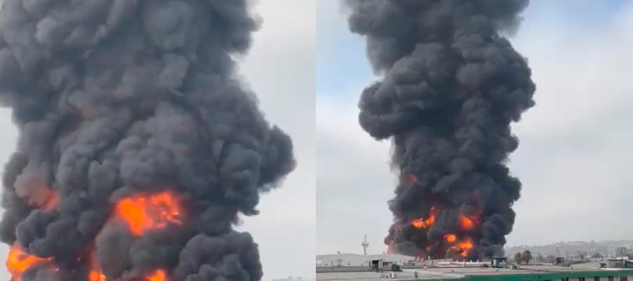 Voraz incendio consume local de colchones en Central de Abastos de Tijuana