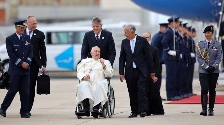 Llega Papa Francisco a Portugal para participar en la JMJ