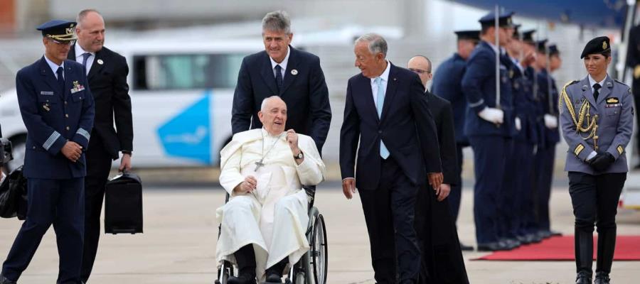 Llega Papa Francisco a Portugal para participar en la JMJ