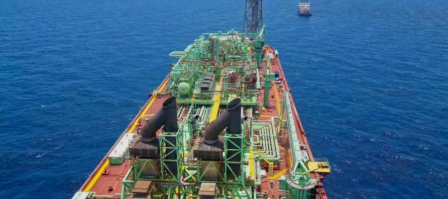 Pemex suspende operaciones en terminal de crudo por fuga: Bloomberg