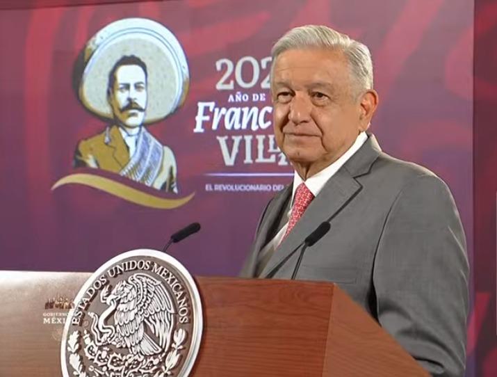 "Ni siquiera los han leído": AMLO sobre críticas a libros de texto