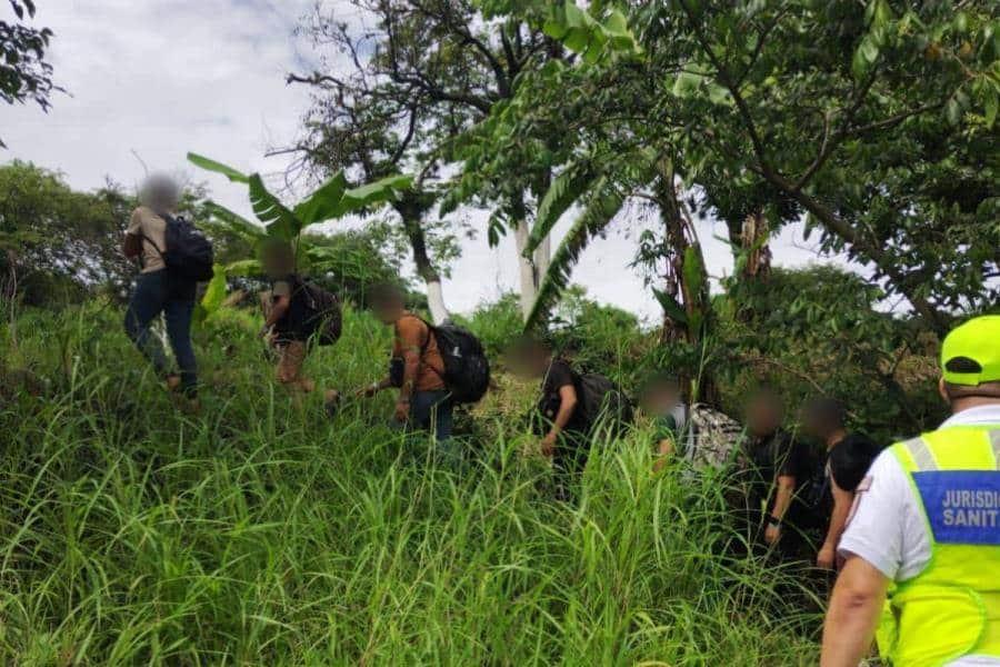 Rescatan a 89 migrantes abandonados en Veracruz