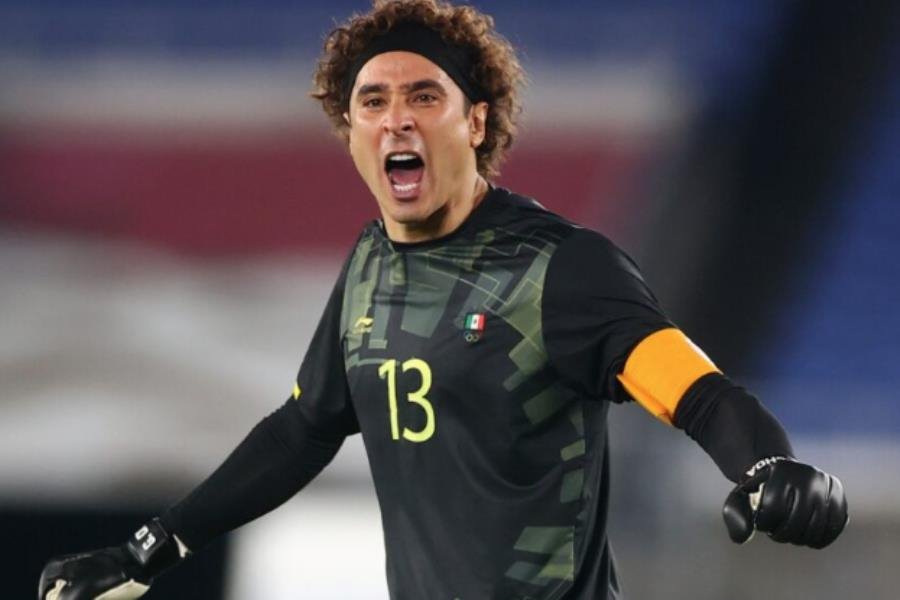 Ochoa reporta a pretemporada del Salernitana y apunta a ser titular en la Copa