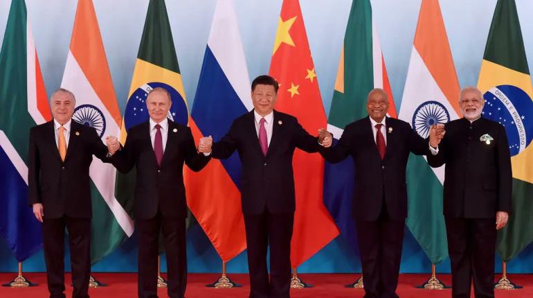 Países integrantes del BRICS planean alejarse del dólar con una nueva moneda para el comercio